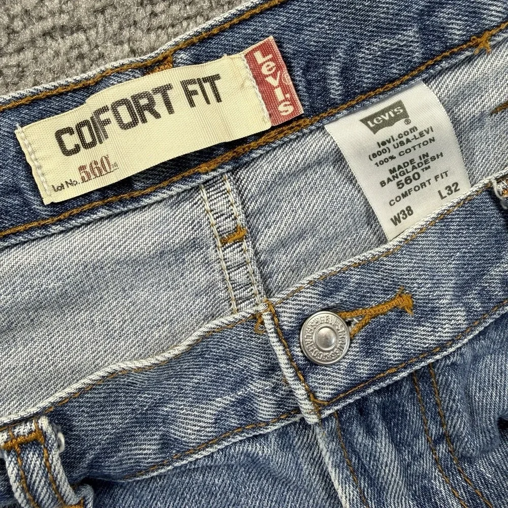 Vintage Levis 560 Comfort Fit Jeans Mens 38x32 Tapered Leg Medium Wash 90s Y2K